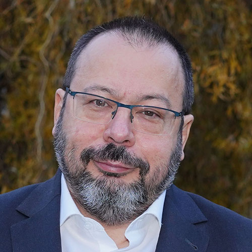 César Hernández García